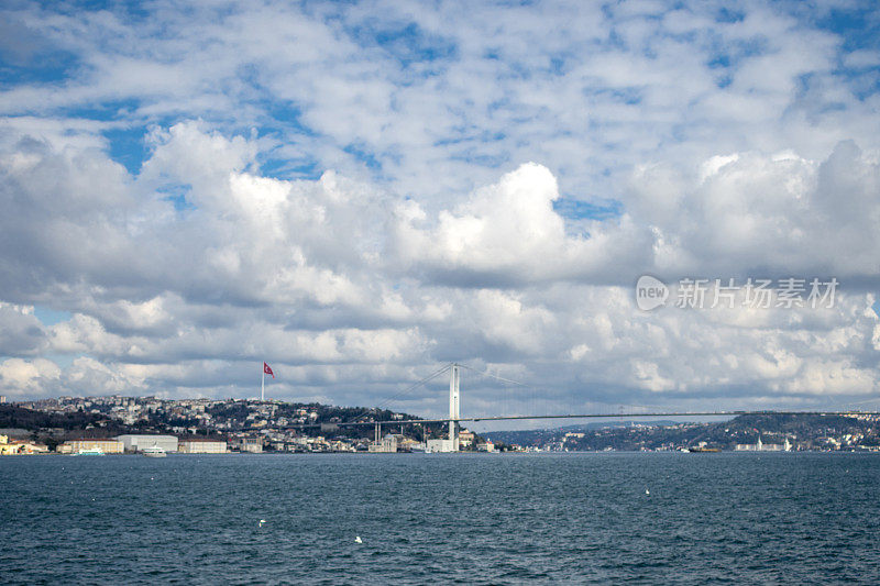 Beautiful city is İstanbul to cloudy day, Turkey